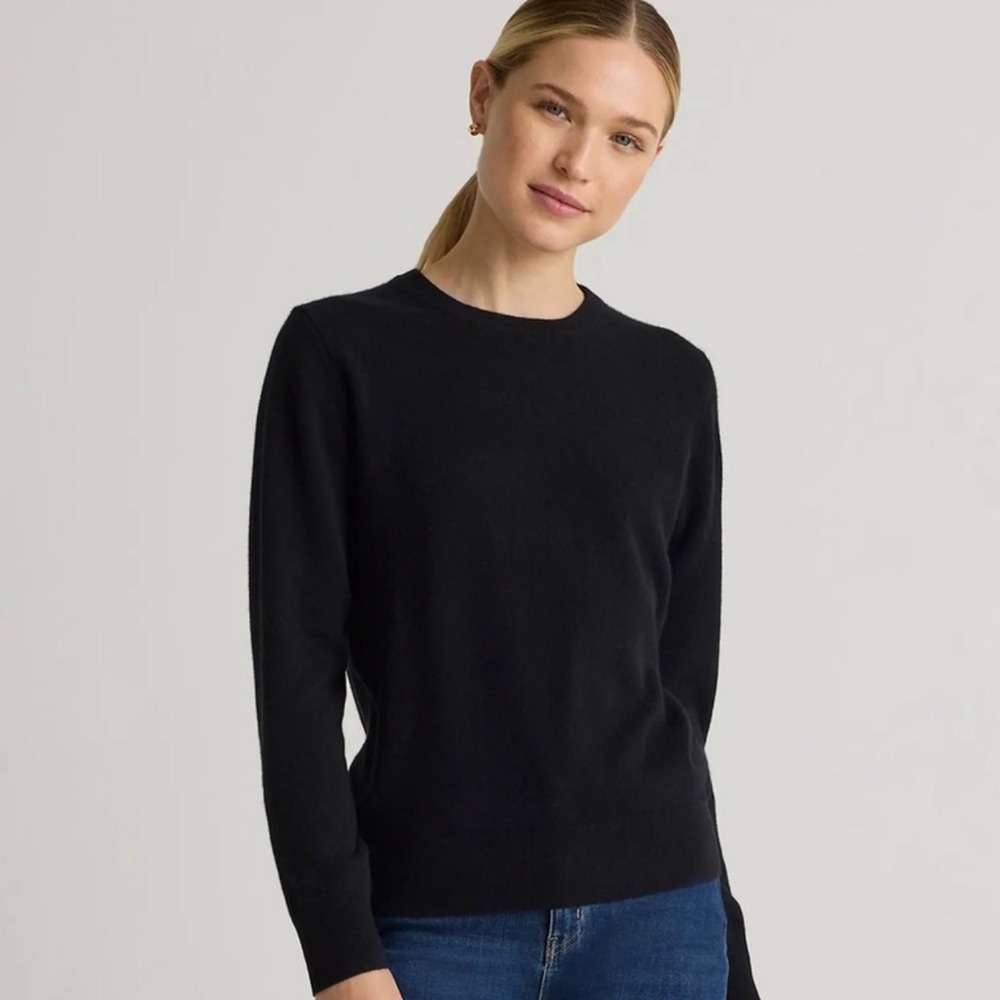 Quince Mongolian Cashmere Crewneck Sweater Black Womens M Soft Warm Quiet Luxury